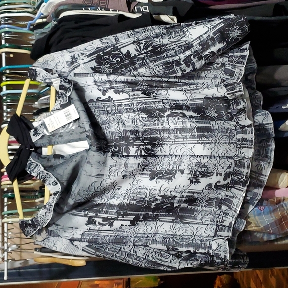 Bebe cold shoulder ruffle top Sz L - Picture 9 of 12